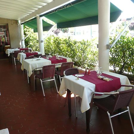 Logis Hotel Restaurant Du Lion D'Argent Et Des Tanneries Ла-Шатр Экстерьер фото